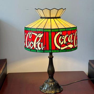 Tafellamp - Glas, IJzer, Legering - Coca-Cola Tiffany Style