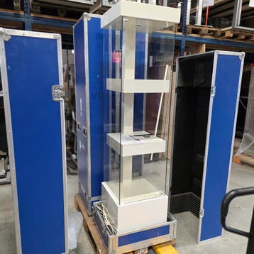 SUPERNETTE luxe glazen vitrinekast in flightcase met special, Ophalen of Verzenden, Nieuw