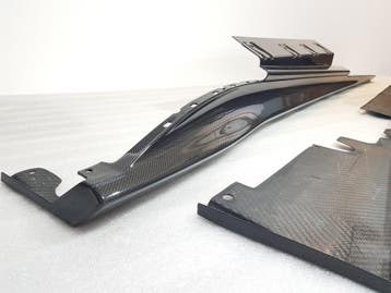 Ferrari F12 Carbon side skirts, Verzenden