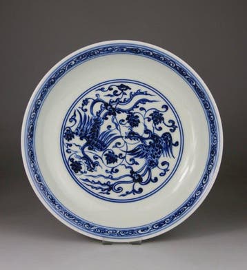 Bord van blauw-wit porselein - Feniks - Xuande-merkteken -