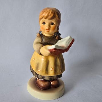 Goebel - Beeldje - Hummel #2116/A - One cup of sugar - TMK8