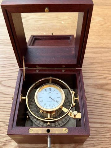 Tafelklok met maritieme chronometer - junghans - Hout,