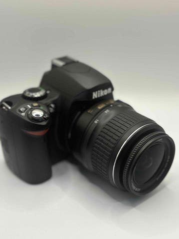 Nikon D40 + AF-S DX Zoom-Nikkor 18-55mm f/3.5-5.6G ED II, Nieuw