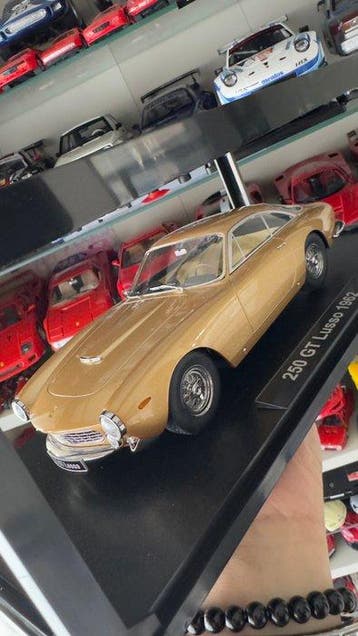 KK-Scale 1:18 - Modelauto - Ferrari 250 GT Lusso (1962), Nieuw