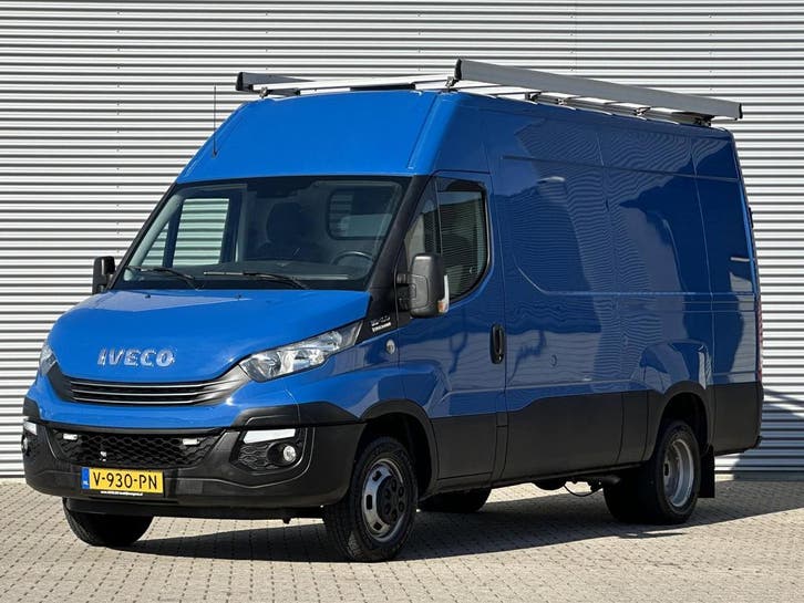 Iveco Daily 35C16V 2.3 352 L2H2 Automaat|Trekhaak 3500KG|Cru, Auto's, Bestelauto's, Lease, Automaat, Blauw, Financial lease, Stof