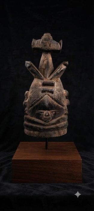 Prachtige Mende helm - tot zover - berg - Sierra Leone