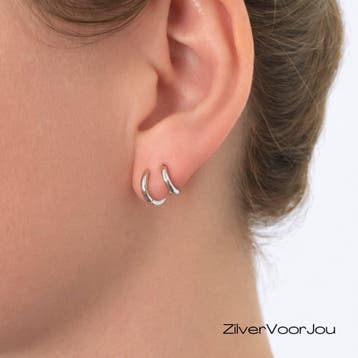 Zilveren huggie hoops 1,8 mm breed rhodium, Verzenden, Nieuw, Zilver