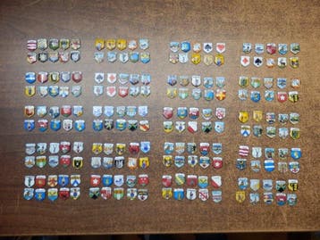 Draagspeld Leuke Vintage Verzameling van 200 badges,