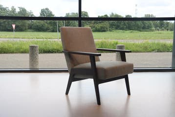 Havee Cloak fauteuil 1963 lage rug stof Ploeg Eiken frame, Ophalen of Verzenden, Nieuw, Hout