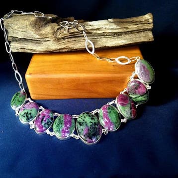 Robijn - Robijn in Zoisiet collier - Halsketting - Robijn in