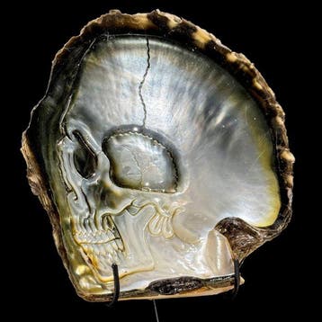 Snijwerk, NO RESERVE PRICE - Intricately Carved Mother of