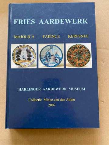 Standaardwerk - Fries Aardewerk - 416 blz. met merktekens, Antiek en Kunst, Verzenden