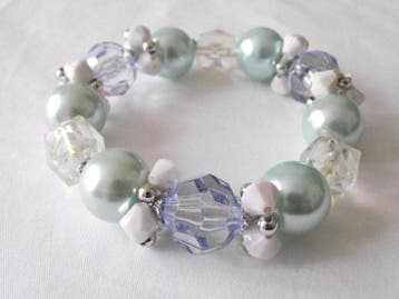 Elastische Kralenarmband in Pastelblauw, Verzenden, Nieuw