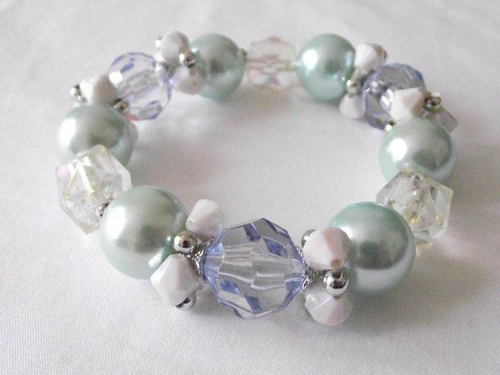 Elastische Kralenarmband in Pastelblauw, Sieraden, Tassen en Uiterlijk, Armbanden, Verzenden