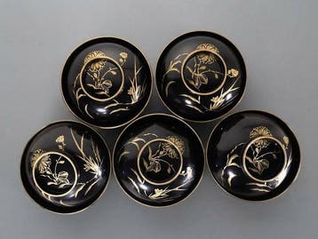 Elegant Japanese Black Lacquerware Covered Bowls with Gold
