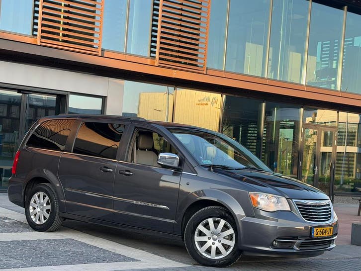 VIP Chrysler Town Country 3.6 V6 287PK+ Grand Voyager 7pers, Auto's, Chrysler, Te koop, Automaat, MPV, Zilver of Grijs, G, Bruin