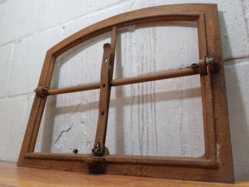 Industrial Raam - Antique Cast Iron Arched Window Frame -