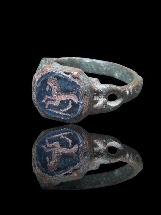 Oud-Romeins Stunning & Rare Blue Stone Seal Ring, Sieraden, Tassen en Uiterlijk, Antieke sieraden