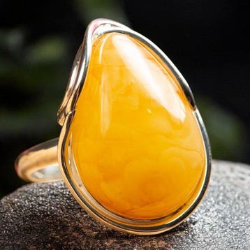Hoogwaardige Baltische barnsteen - Zilveren ring met een