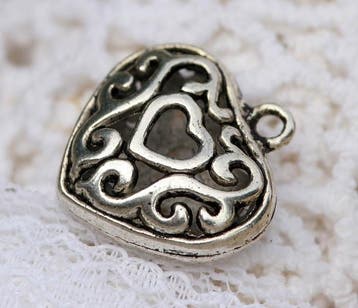 2 x Metalen 3D bedel hart Bali Style 20 x 19 x 8mm gat: 2..., Ophalen of Verzenden, Nieuw, Kraal