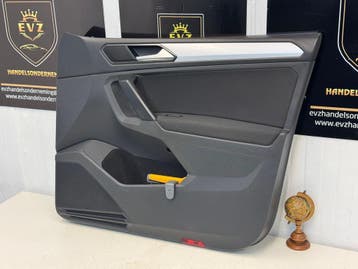 VW Tiguan portier bekleding 4-deurs rechts voor bj.2022, Auto-onderdelen, Interieur en Bekleding, Gebruikt, Volkswagen