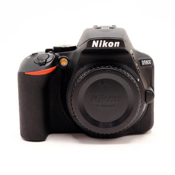 Nikon D5600 Camera Body (Occasion) - 2960 Opnamen, Touchscreen, Spiegelreflex, Ophalen of Verzenden, Zo goed als nieuw