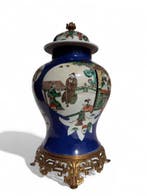 Groot Chinees poederblauw porselein met ormolu-gemonteerd -, Antiek en Kunst