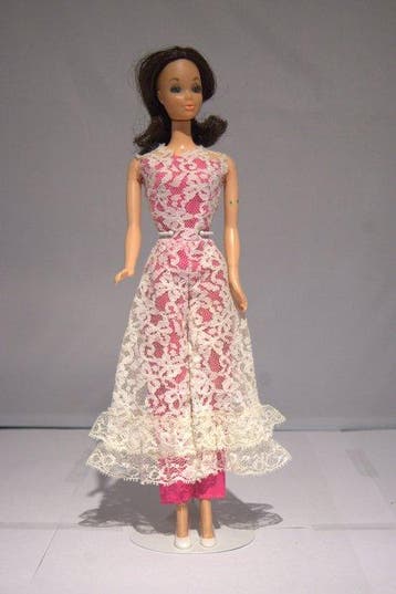 Barbie - Barbiepop Vintage Mod Era Barbie – Roze jurk met