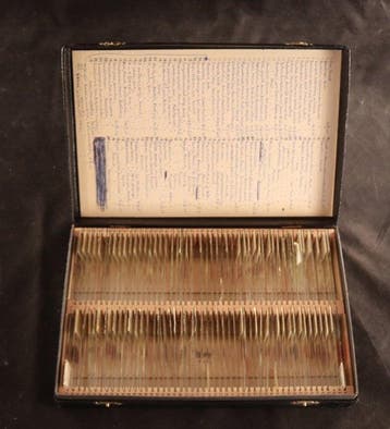 Twee sets preparaten voor een microscoop - 1930-1940