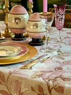 Roze magnoliaprint tafelkleed voor grote tafels. -