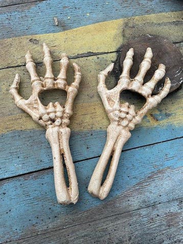 Decoratief ornament (2) - Europa - Set van 2 skelet handen