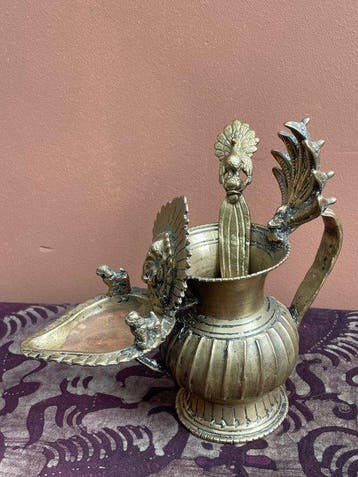 Nepalese olielamp Sukunda met bronzen pauwenlepel (2) -