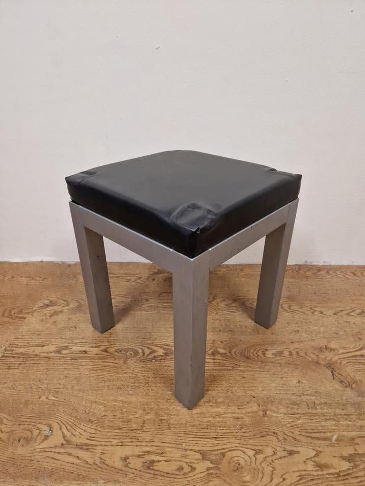 Gebruikte ( bijzet ) Kruk K752 Vintage/Café, Huis en Inrichting, Stoelen, Ophalen