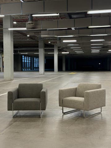 Artifort Mare Fauteuil | 2 Stuks | NIEUWSTAAT + Garantie, Hout, 75 tot 100 cm, Ophalen of Verzenden, Zo goed als nieuw