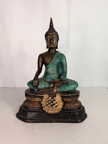Zittende Boeddha in Bhumisparsha-Mudra – Brons – groen