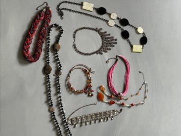 Themacollectie - Merk Kostuum Sieraden - Bonita Soraé Bib