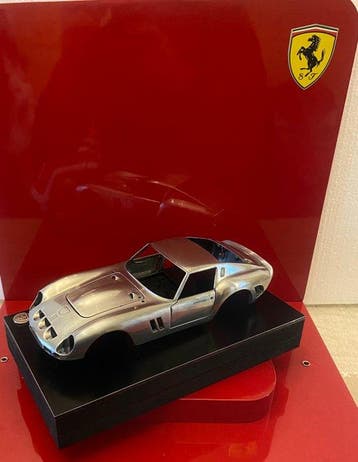 Ferrari 250 GTO 1/18 Métal poli Artwork 1:18 - Model coupé -, Nieuw