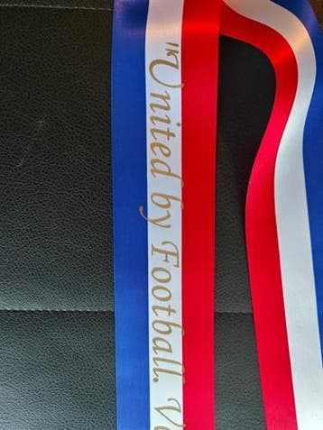 Voetbalsjerp oid sjerpen bedrukt 75 mm vlag met goud opdruk, Ophalen of Verzenden, Nieuw