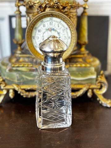 Antique Sterling Silver Collar & Cut Crystal Perfume Bottle, Antiek en Kunst