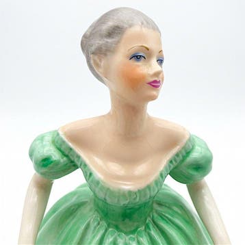 Rara scultura in fine bone china Coalport – “Henrietta”