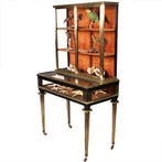Pianovormige verzamelaars vitrine of display-cabinet in bron, Antiek en Kunst, Ophalen of Verzenden