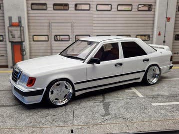 MCG 1:18 - Modelauto - Mercedes Benz E-Klasse W124 - 1990 -, Nieuw