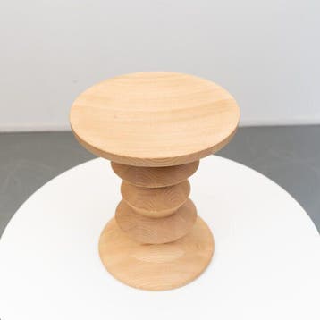 7x Vitra Eames Stool A Bijzettafel Licht Kastanjehout, Minder dan 45 cm, Minder dan 55 cm, Rond, Nieuw