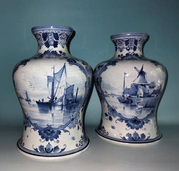 Porceleyne Fles (Royal Delft) - Balustervaas (2) - Keramiek, Antiek en Kunst