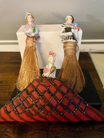 Beeldje - Porcelain half-doll pincushion set (3) -