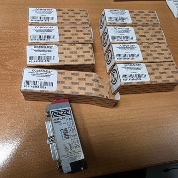 NIEUW !! Geze elektrische mini ruststroom deuropener 12-24V, Ophalen of Verzenden, Nieuw