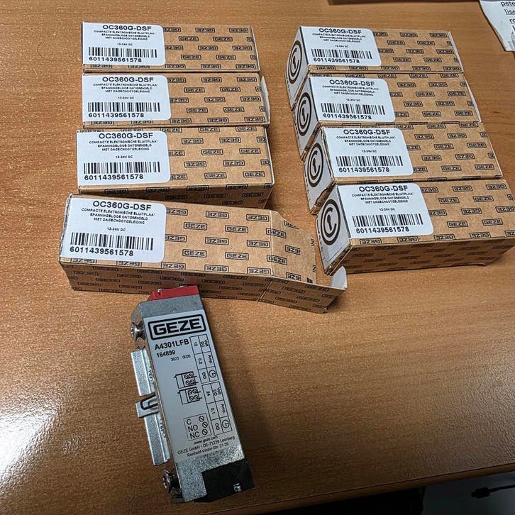 NIEUW !! Geze elektrische mini ruststroom deuropener 12-24V, Doe-het-zelf en Verbouw, Hang- en Sluitwerk, Ophalen of Verzenden