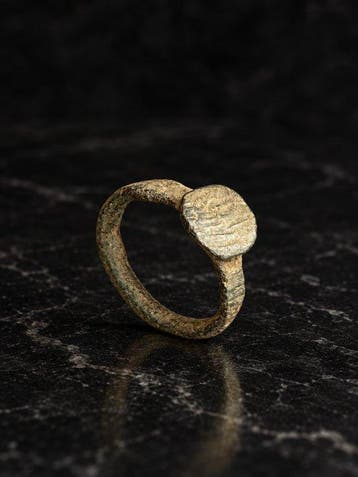Middeleeuws Brons Ring met ingekerfd lijnmotief uit de 10e, Antiek en Kunst