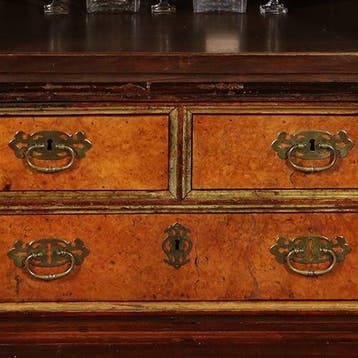 Hollands Koloniaal Tafelkastje ingericht als bar met brons b, Antiek en Kunst, Ophalen of Verzenden
