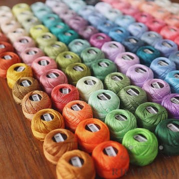 Rhapsody Pearl Cotton Garen Set - Maat 8 - 12 Bollen voor Ha, Hobby en Vrije tijd, Kantklossen, Verzenden, Nieuw